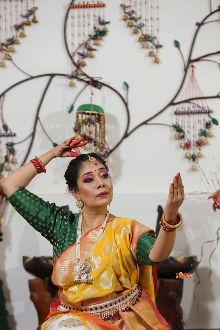 A student working on abhinaya, the expressive storytelling half of Kathak